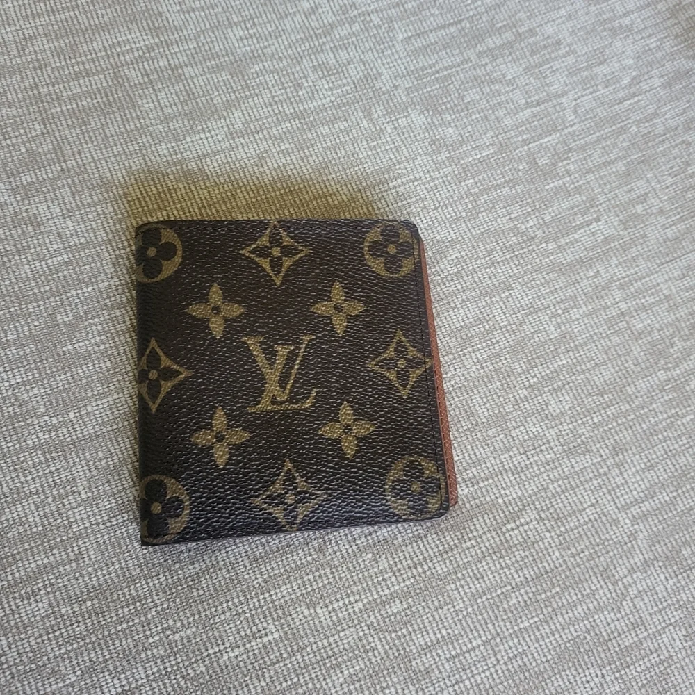 Authentic LOUIS VUITTON Monogram Canvas Leather Card Bifold Wallet